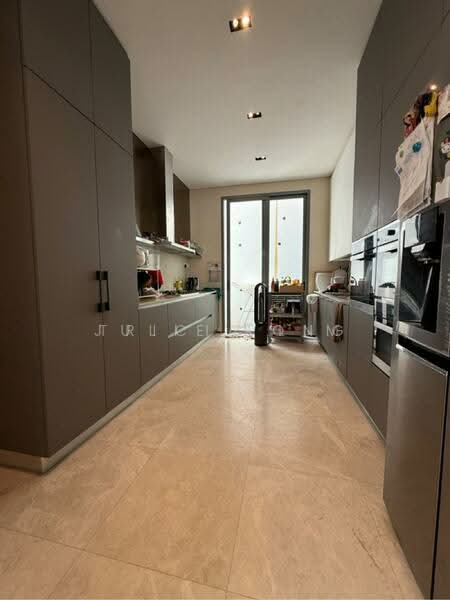 Shamrock Park, 89 Namly Place, 6 Bedrooms, 4,013 sqft, Semi-Detached House For Rent, by Julie Kong, 500055472 - Kitchen - PropertyGuru.com.sg