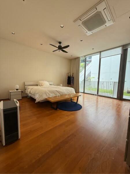 Shamrock Park, 89 Namly Place, 6 Bedrooms, 4,013 sqft, Semi-Detached House For Rent, by Julie Kong, 500055472 - Master Bedroom - PropertyGuru.com.sg