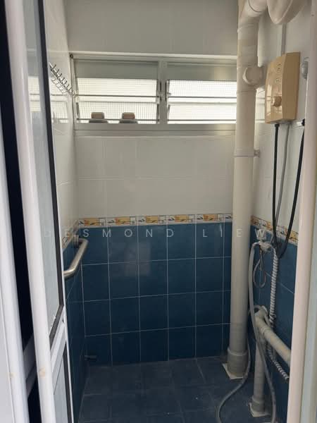 4 Haig Road, 4 Haig Road, 3 Bedrooms, 700 sqft, HDB Flat For Sale, by Desmond Liew, 500055489 - Bathroom - PropertyGuru.com.sg