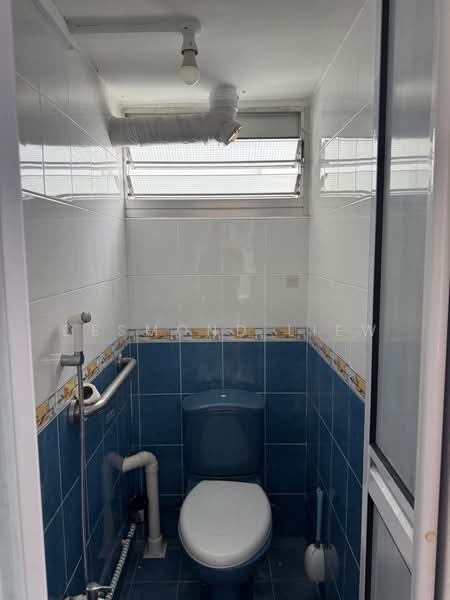 4 Haig Road, 4 Haig Road, 3 Bedrooms, 700 sqft, HDB Flat For Sale, by Desmond Liew, 500055489 - Bathroom - PropertyGuru.com.sg