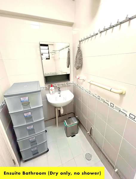 684 Hougang Avenue 8, 684 Hougang Avenue 8, Room Rental, 130 sqft, HDB Flat For Rent, by Steven Choo, 500055517 - Bathroom - PropertyGuru.com.sg