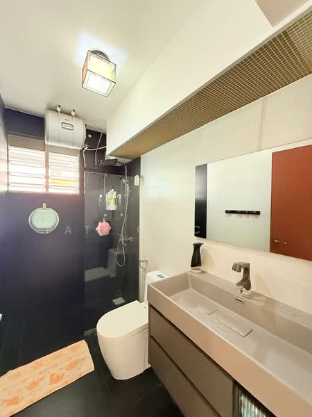 272B Sengkang Central HDB Flat For Sale at S$ 850,000 | PropertyGuru Singapore - Bathroom