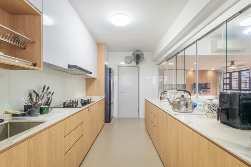 467B Bukit Batok West Avenue 9 HDB Flat For Sale at S$ 848,000 | PropertyGuru Singapore - Kitchen
