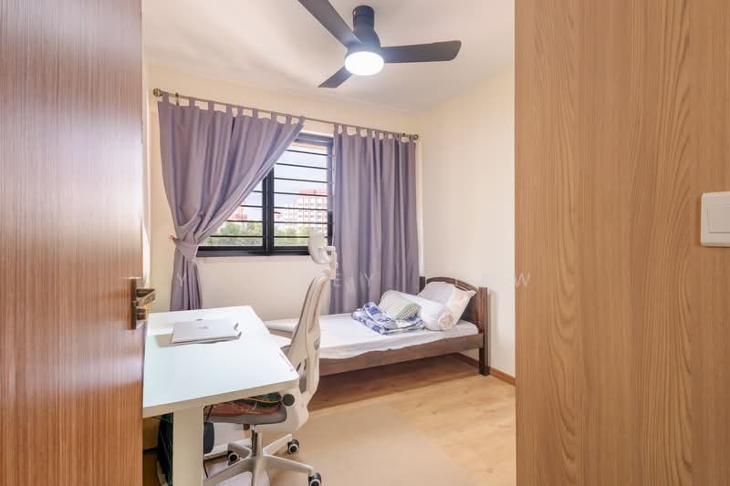 467B Bukit Batok West Avenue 9 HDB Flat For Sale at S$ 848,000 | PropertyGuru Singapore - Bedroom