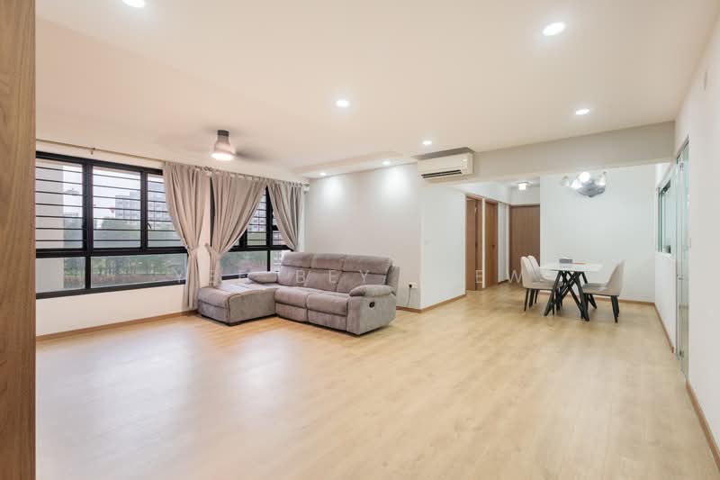467B Bukit Batok West Avenue 9 HDB Flat For Sale at S$ 848,000 | PropertyGuru Singapore - Living Room