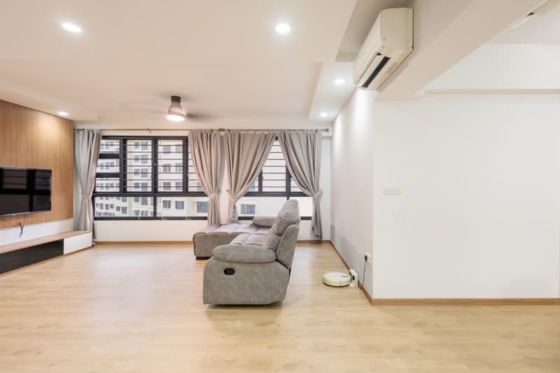 467B Bukit Batok West Avenue 9 HDB Flat For Sale at S$ 848,000 | PropertyGuru Singapore - Living Room