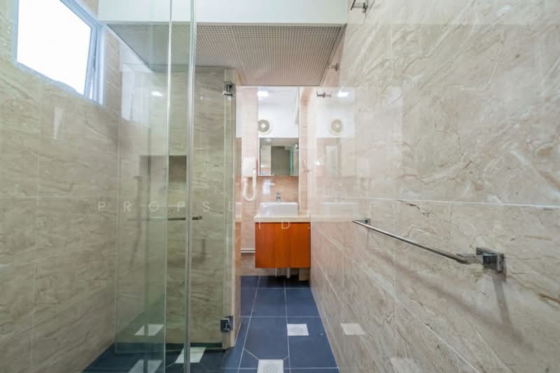 746 Yishun Street 72 HDB Flat For Sale at S$ 1,080,000 | PropertyGuru Singapore - Bathroom