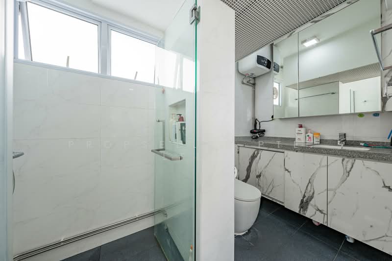 746 Yishun Street 72 HDB Flat For Sale at S$ 1,080,000 | PropertyGuru Singapore - Bathroom