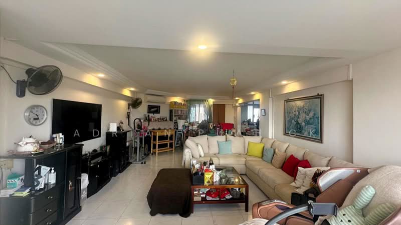633 Yishun Street 61 HDB Flat For Sale at S$ 1,200,000 | PropertyGuru Singapore - Living Room