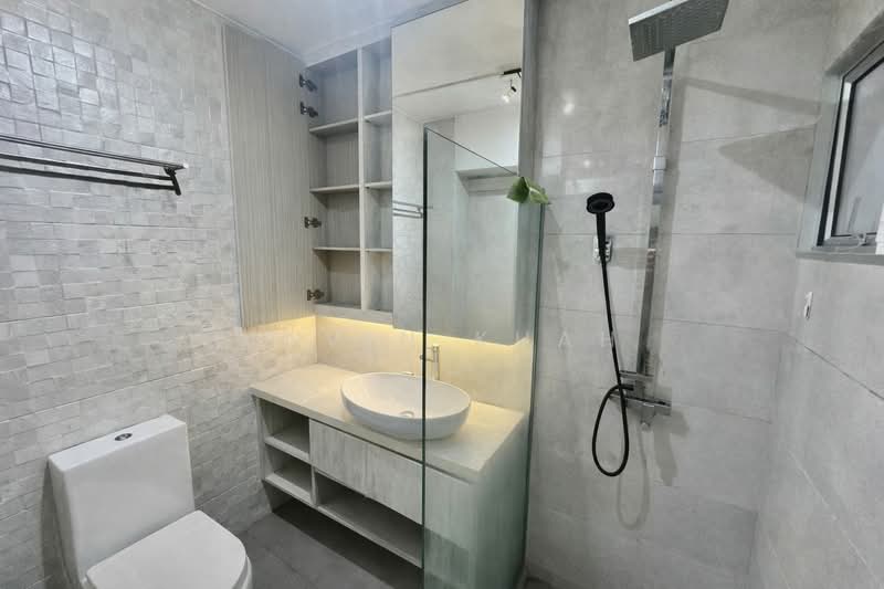 894 Tampines Street 81 HDB Flat For Sale at S$ 1,138,000 | PropertyGuru Singapore - Bathroom