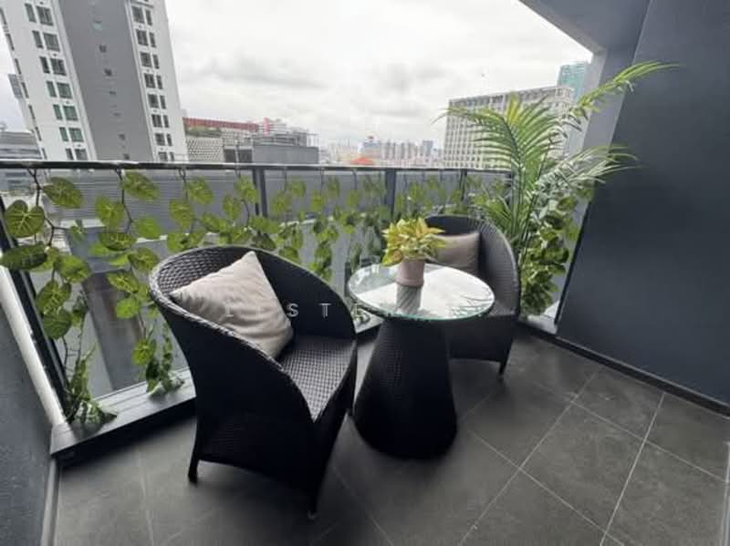 Bugis MRT Condo - 4.3% Rental Yield (Currently $6500) Condominium For Sale at S$ 1,799,999 | PropertyGuru Singapore - Balcony