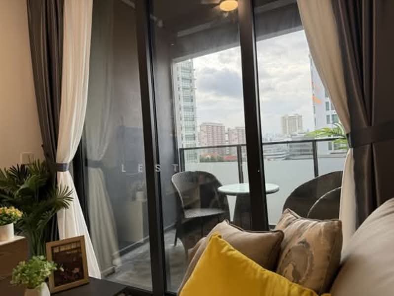 Bugis MRT Condo - 4.3% Rental Yield (Currently $6500) Condominium For Sale at S$ 1,799,999 | PropertyGuru Singapore - Balcony