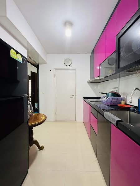 37 Margaret Drive HDB Flat For Sale at S$ 948,000 | PropertyGuru Singapore - Kitchen