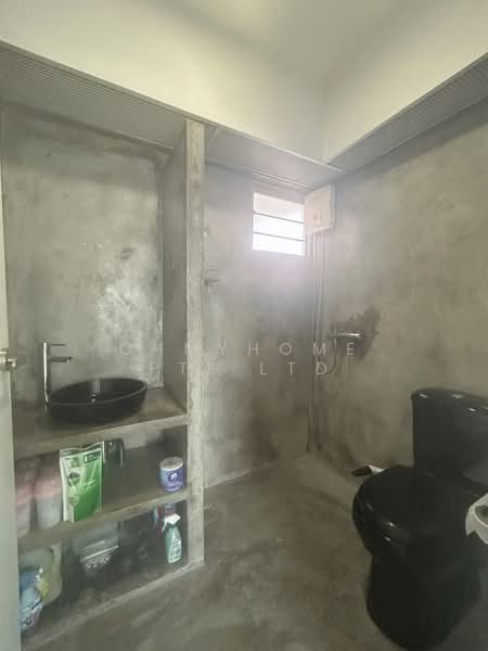 633A Senja Road HDB Flat For Sale at S$ 559,000 | PropertyGuru Singapore - Bathroom