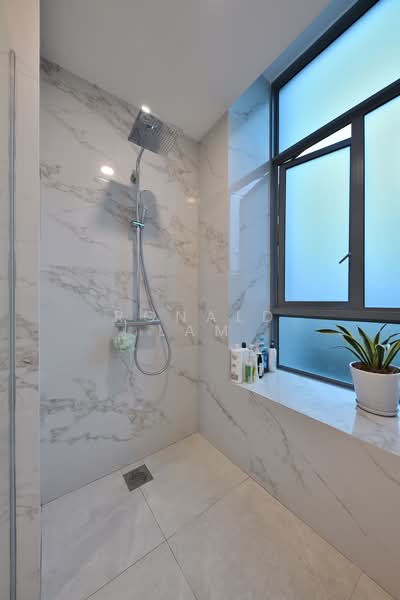 Viz at Holland Condominium For Sale at S$ 2,928,000 | PropertyGuru Singapore - Bathroom