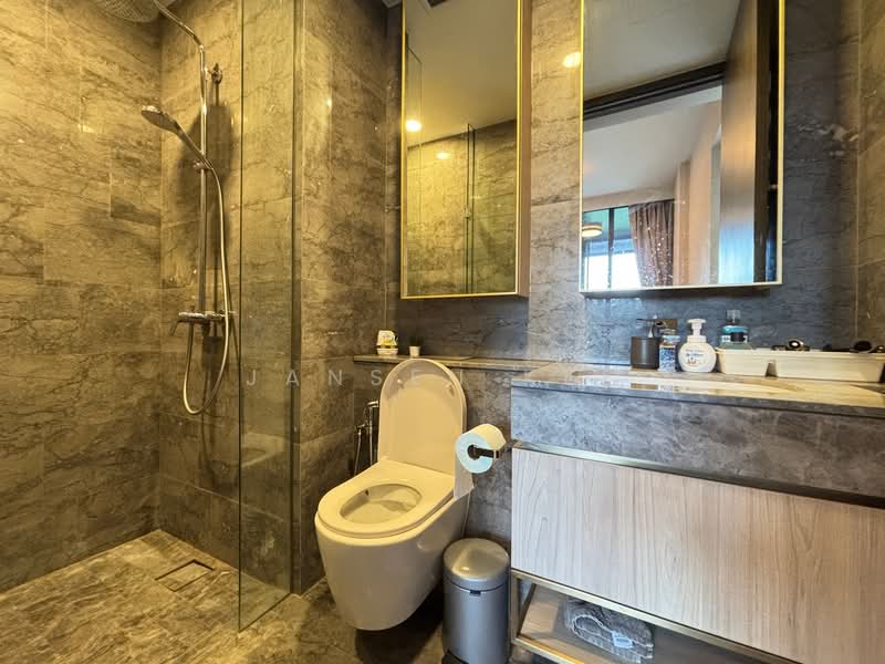 Meyer Mansion Condominium For Sale at S$ 4,850,000 | PropertyGuru Singapore - Bathroom