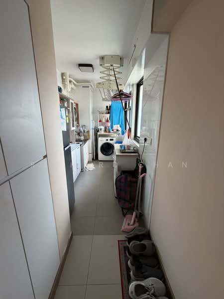 467A Bukit Batok West Avenue 9 HDB Flat For Sale at S$ 395,000 | PropertyGuru Singapore - Kitchen
