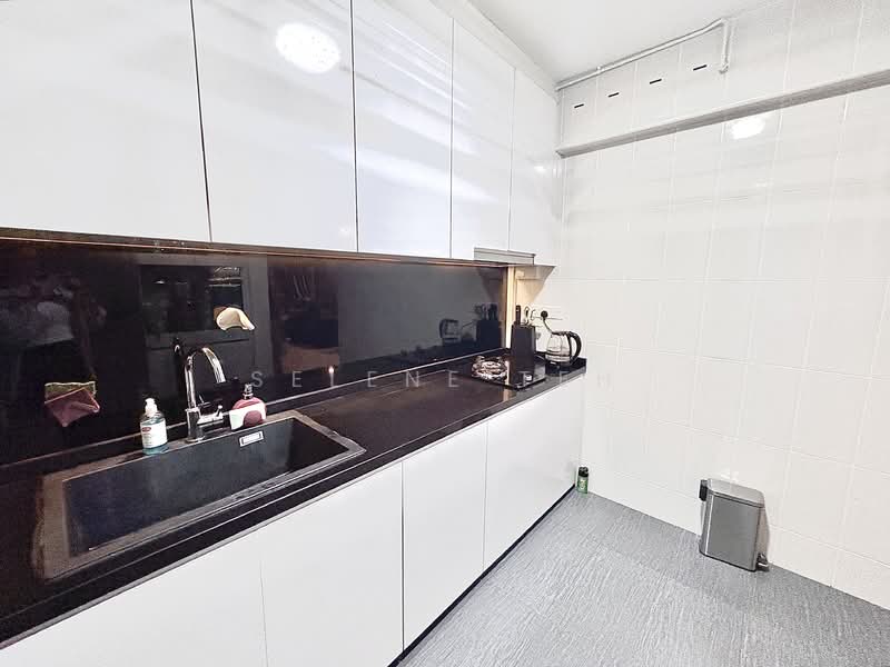 782C Woodlands Crescent HDB Flat For Sale at S$ 510,000 | PropertyGuru Singapore - Kitchen