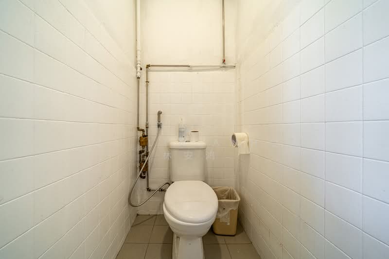 501 West Coast Drive, 501 West Coast Drive, 1,658 sqft, Shop / Shophouse For Sale, by John Lin Anhong 林安鸿, 500055603 - Bathroom - CommercialGuru.com.sg