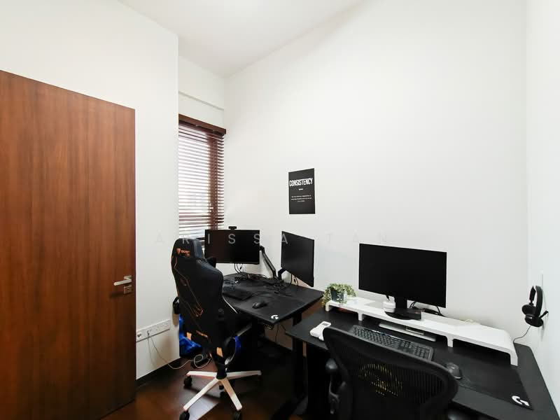 Parksuites, 18 Holland Grove Road, 2 Bedrooms, 700 sqft, Condominium For Rent, by Arissa Tan, 500055626 - PropertyGuru.com.sg