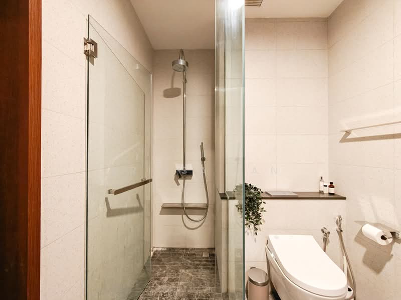 Parksuites, 18 Holland Grove Road, 2 Bedrooms, 700 sqft, Condominium For Rent, by Arissa Tan, 500055626 - PropertyGuru.com.sg