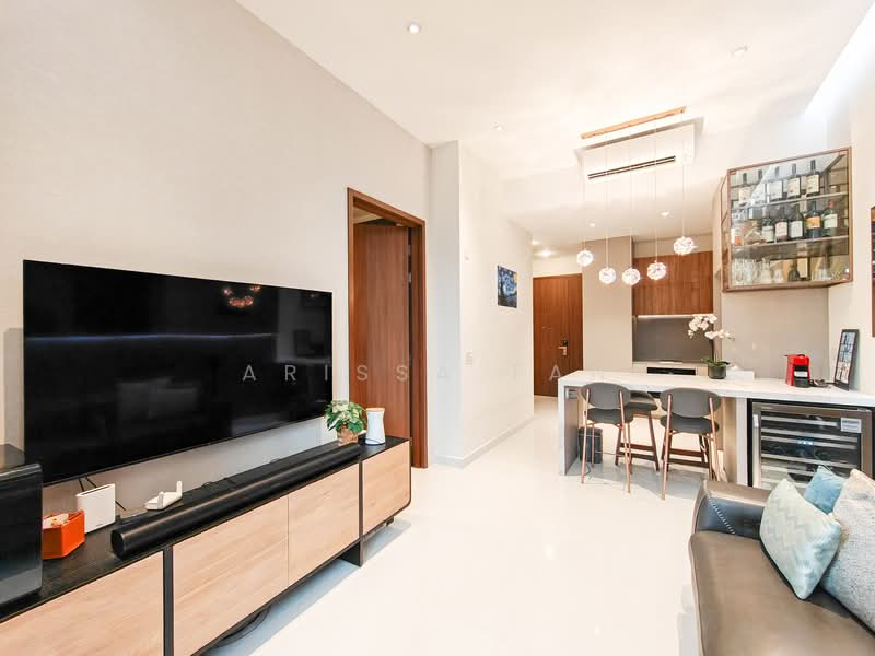 Parksuites, 18 Holland Grove Road, 2 Bedrooms, 700 sqft, Condominium For Rent, by Arissa Tan, 500055626 - PropertyGuru.com.sg