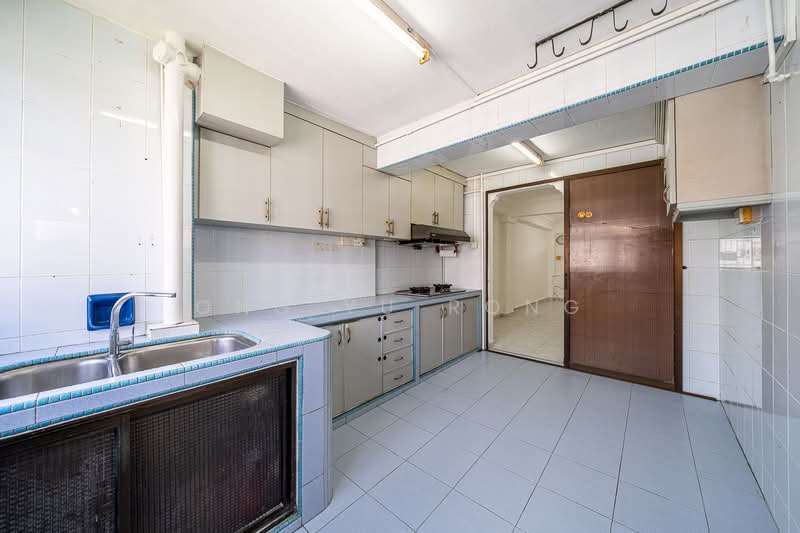 3 Bedok South Avenue 1 HDB Flat For Sale at S$ 400,000 | PropertyGuru Singapore - Kitchen