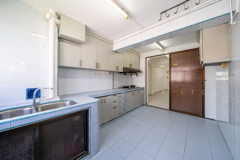 3 Bedok South Avenue 1 HDB Flat For Sale at S$ 400,000 | PropertyGuru Singapore - Kitchen