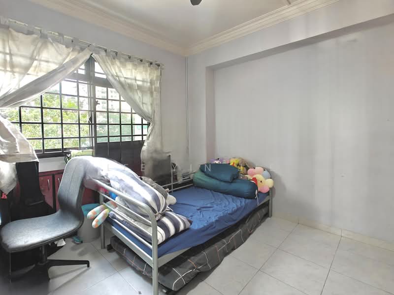 758 Woodlands Avenue 6 HDB Flat For Sale at S$ 666,000 | PropertyGuru Singapore - Common Bedroom 2