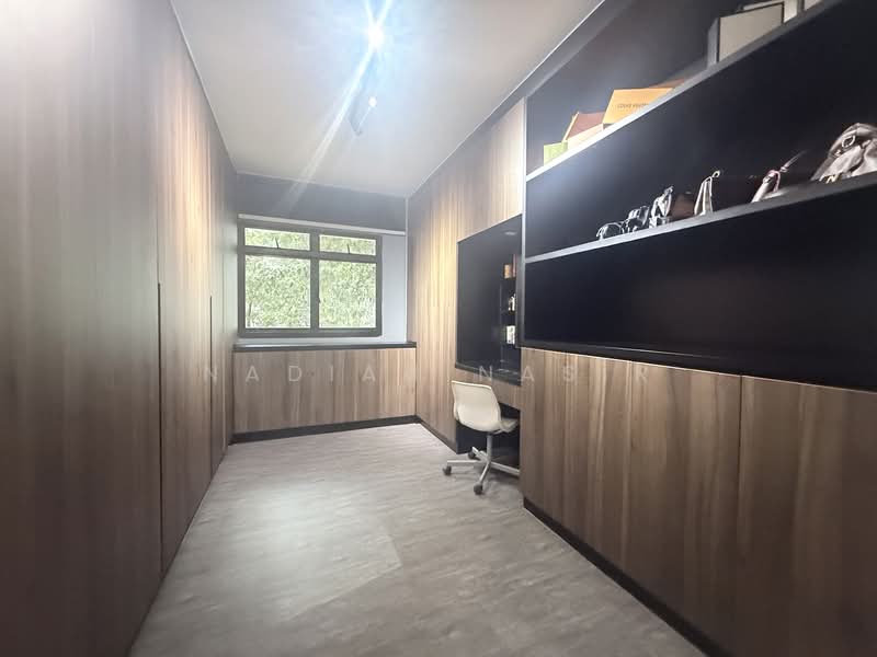 202A Compassvale Drive HDB Flat For Sale at S$ 858,000 | PropertyGuru Singapore - Walk in wardrobe