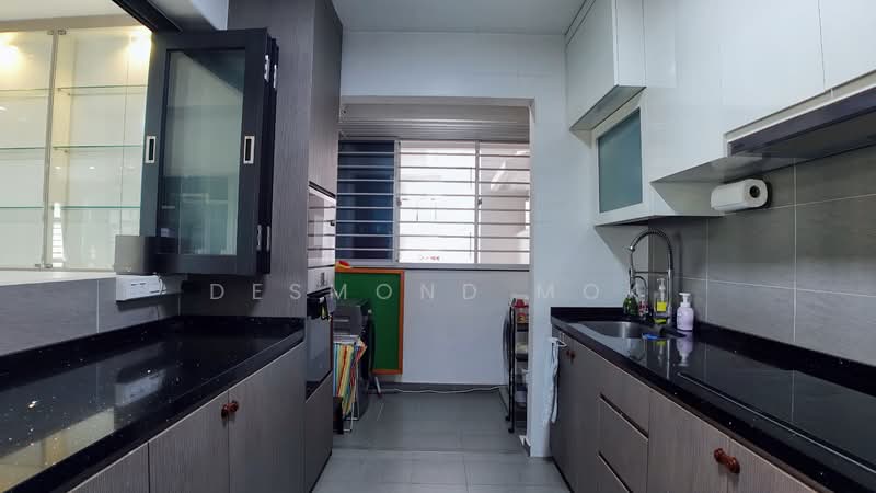 815B Choa Chu Kang Avenue 7 HDB Flat For Sale at S$ 820,000 | PropertyGuru Singapore - Kitchen