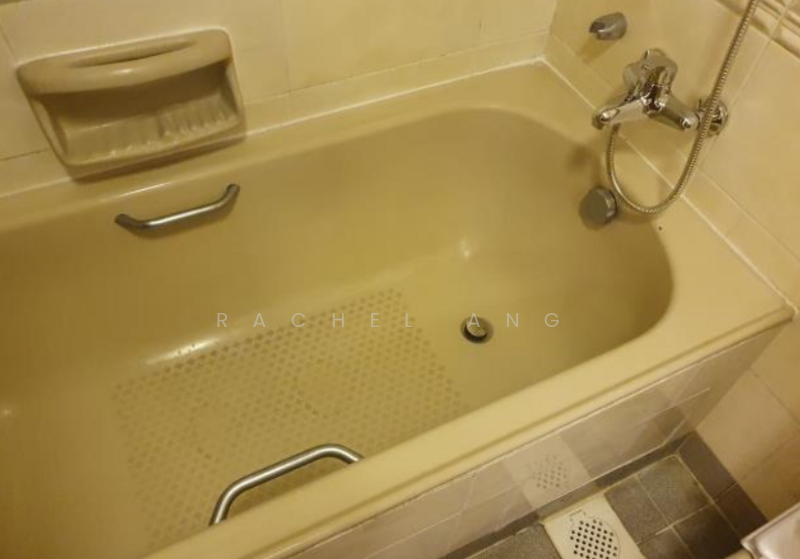 Gold Coast Condo, 360 Pasir Panjang Road, 4 Bedrooms, 1,830 sqft, Condominium For Rent, by Rachel Ang, 500055658 - Bathroom - PropertyGuru.com.sg