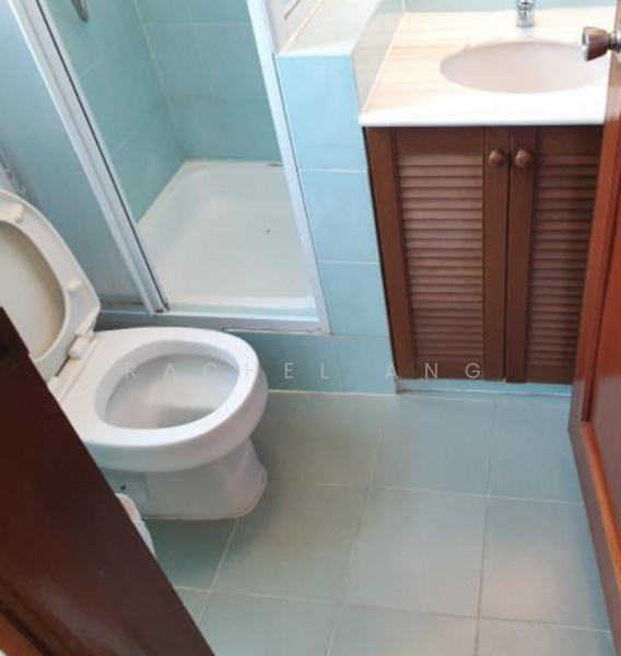 Gold Coast Condo, 360 Pasir Panjang Road, 4 Bedrooms, 1,830 sqft, Condominium For Rent, by Rachel Ang, 500055658 - Bathroom - PropertyGuru.com.sg