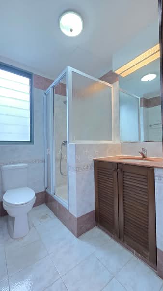 Gold Coast Condo, 360 Pasir Panjang Road, 4 Bedrooms, 1,830 sqft, Condominium For Rent, by Rachel Ang, 500055658 - Bathroom - PropertyGuru.com.sg