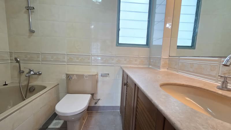 Gold Coast Condo, 360 Pasir Panjang Road, 4 Bedrooms, 1,830 sqft, Condominium For Rent, by Rachel Ang, 500055658 - Bathroom - PropertyGuru.com.sg
