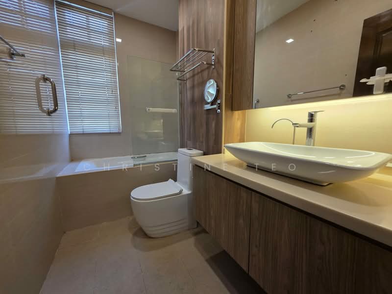 Cheap terrace, near Mrt, supermarket, Sixth Avenue, Bukit Timah, Holland Road, 5 Bedrooms, 4,000 sqft, Terraced House For Rent, by Christine Teo, 500055732 - Bathroom - PropertyGuru.com.sg