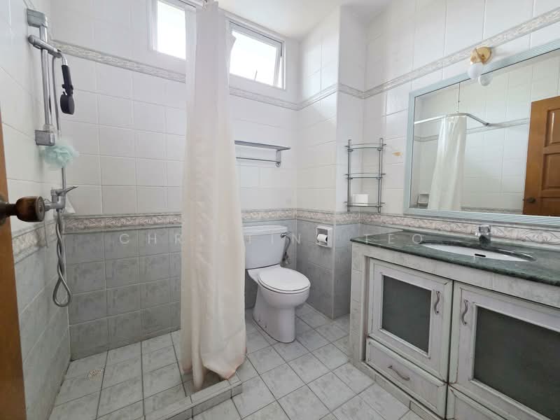 West Coast Road, Clementi, Pasir Panjang, , 5 Bedrooms, 4,000 sqft, Semi-Detached House For Rent, by Christine Teo, 500055751 - Bathroom - PropertyGuru.com.sg