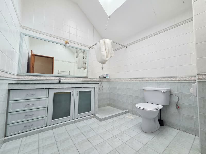 West Coast Road, Clementi, Pasir Panjang, , 5 Bedrooms, 4,000 sqft, Semi-Detached House For Rent, by Christine Teo, 500055751 - Bathroom - PropertyGuru.com.sg