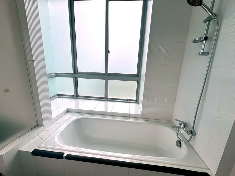 The Stellar, 6 West Coast Road, 3 Bedrooms, 1,335 sqft, Condominium For Rent, by Bernard Lee, 500055753 - Bathroom - PropertyGuru.com.sg