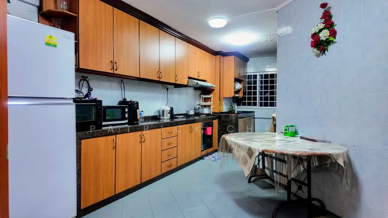 307 Serangoon Avenue 2 HDB Flat For Sale at S$ 600,000 | PropertyGuru Singapore - Kitchen
