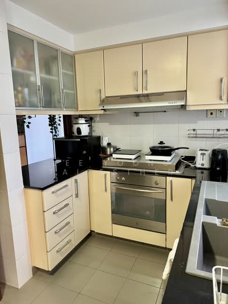 The Warren, 37 Choa Chu Kang Loop, Room Rental, 200 sqft, Apartment For Rent, by Lee Yoong Tai Esther, 500055792 - Kitchen - PropertyGuru.com.sg