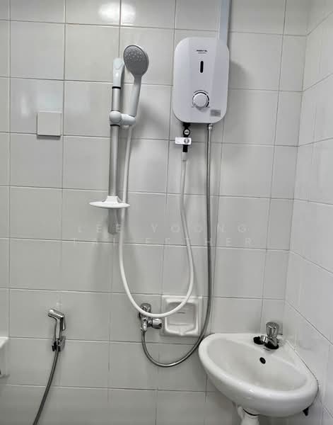 The Warren, 37 Choa Chu Kang Loop, Room Rental, 140 sqft, Apartment For Rent, by Lee Yoong Tai Esther, 500055792 - Bathroom - PropertyGuru.com.sg