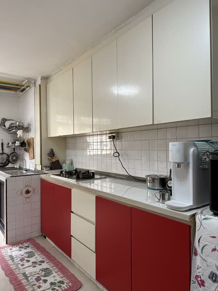 316 Bukit Batok Street 32 HDB Flat For Sale at S$ 420,000 | PropertyGuru Singapore - Kitchen