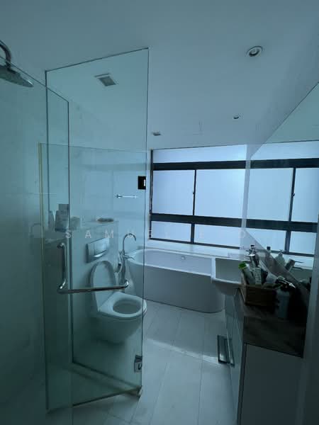 Rhapsody on Mount Elizabeth, 16 Mount Elizabeth, 2 Bedrooms, 1,044 sqft, Apartment For Rent, by Samuel Eyo, 500055826 - Bathroom - PropertyGuru.com.sg