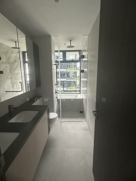 Jervois Mansion, 12 Jervois Close, 4 Bedrooms, 1,722 sqft, Condominium For Rent, by Rowena Teo, 500055827 - Master Bathroom  - PropertyGuru.com.sg