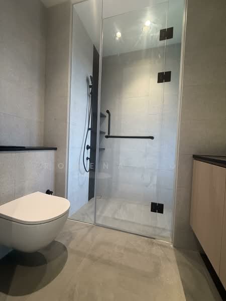 Jervois Mansion, 12 Jervois Close, 4 Bedrooms, 1,722 sqft, Condominium For Rent, by Rowena Teo, 500055827 - Junior Master Bathroom - PropertyGuru.com.sg