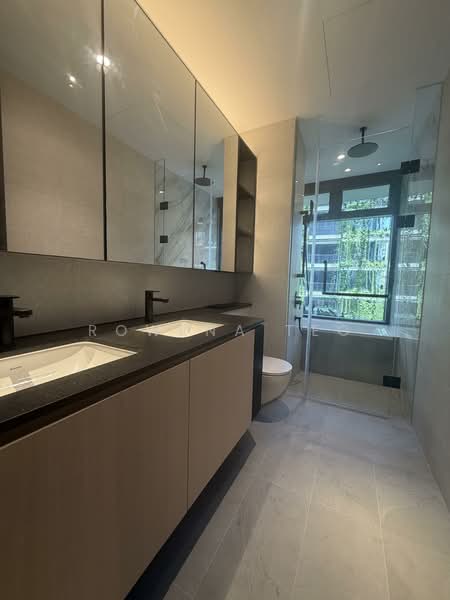 Jervois Mansion, 12 Jervois Close, 4 Bedrooms, 1,722 sqft, Condominium For Rent, by Rowena Teo, 500055827 - Master Bathroom - PropertyGuru.com.sg