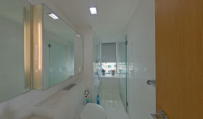 Tribeca by the Waterfront Condominium For Sale at S$ 1,420,000 | PropertyGuru Singapore - Bathroom