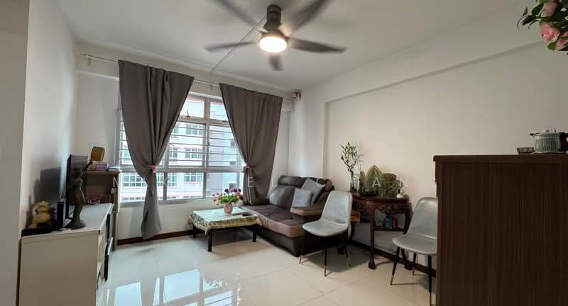 448C Bukit Batok West Avenue 9 HDB Flat For Sale at S$ 520,000 | PropertyGuru Singapore - Living Room