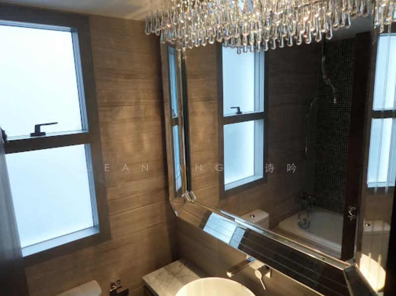 Thomson Grand Cluster House For Sale at S$ 4,120,000 | PropertyGuru Singapore - Bathroom
